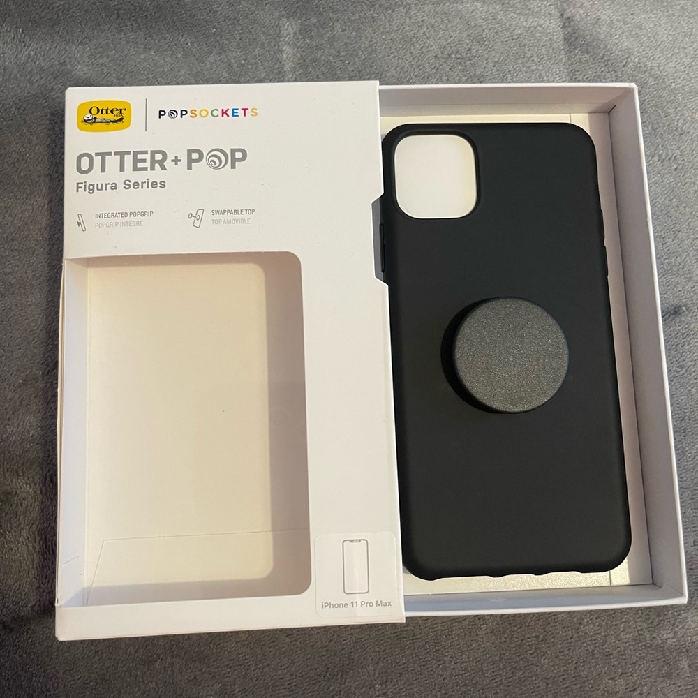 Black iPhone 11 Pro Max Otterbox + Popsocket